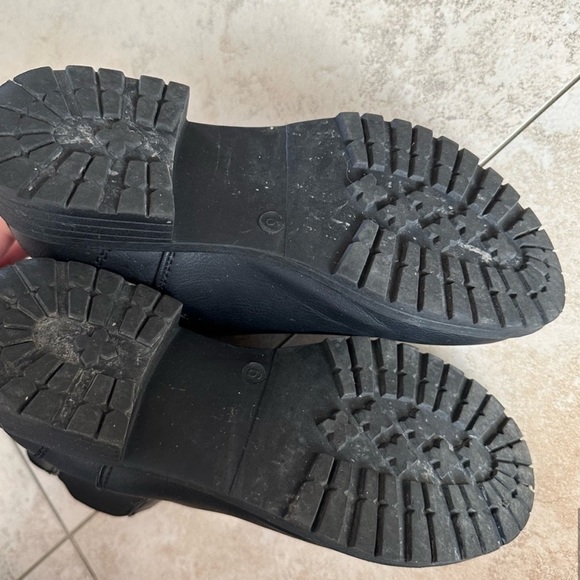 Black ankle booties - Picture 6 of 6